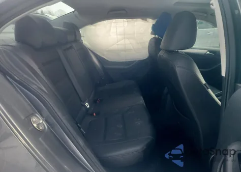 2018 Volkswagen Jetta Se z USA, uszkodzony, nr VIN 3VWDB7AJ4JM226839